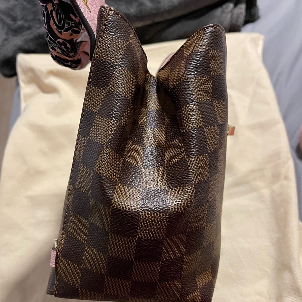 Louis Vuitton - Picture 11 of 11